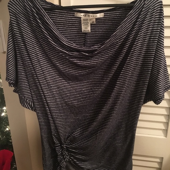 Max Studio Tops - ♠️ MAX STUDIO GORGEOUS Rayon/Poly Shirt w/side Adj